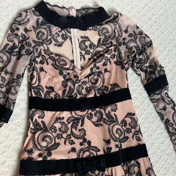 For love and lemons lace dress - Picture 3 of 4